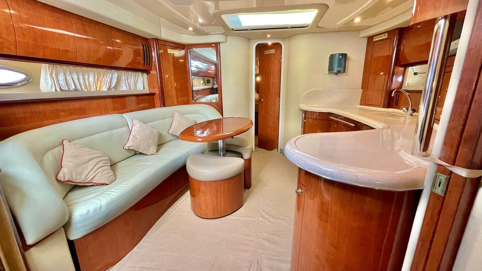 Sea Ray 45 deck and lounge area
