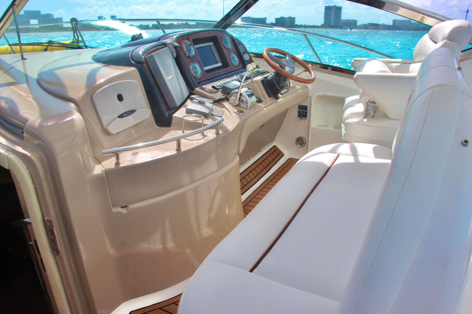 Azul Cancun Yacht Rental Sea Ray 45 exterior