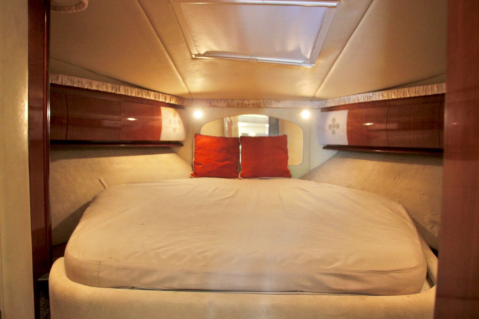 Helm aboard the Azul Sea Ray 45