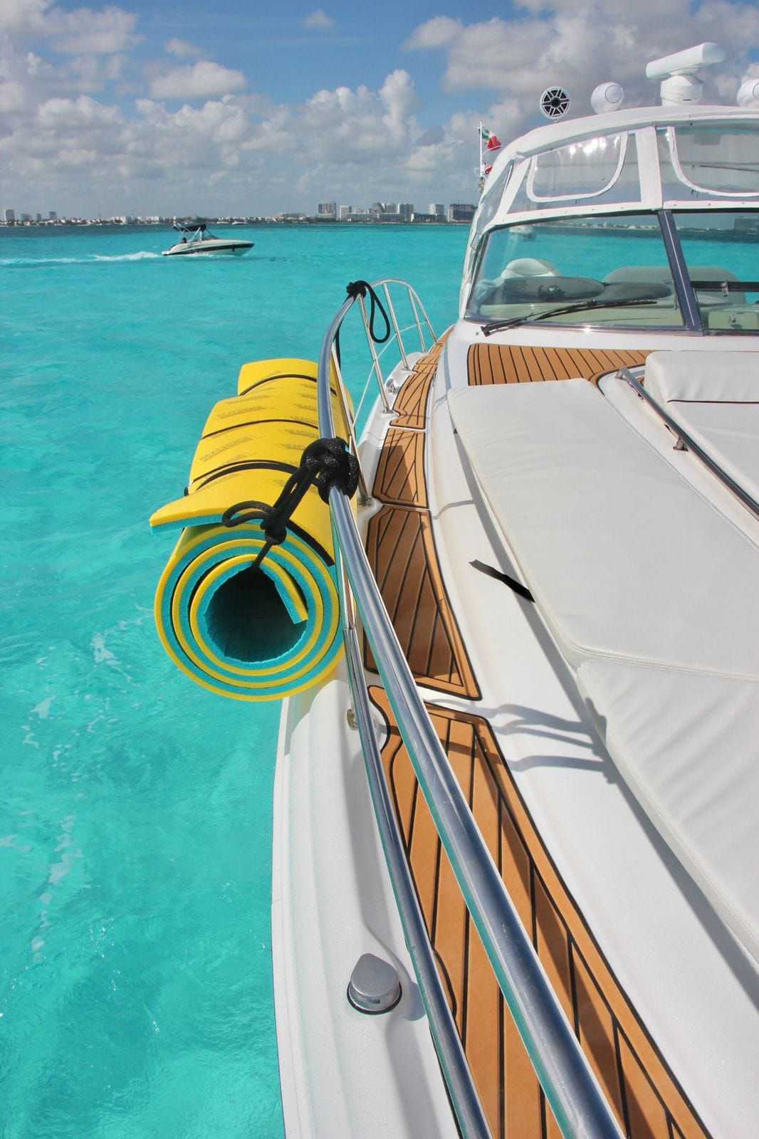 Azul yacht cruising near Cancun