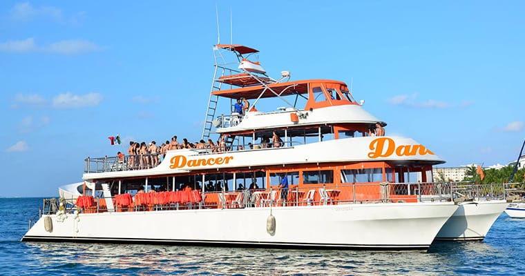 Dancer 77 ft party catamaran for large groups in Cancún