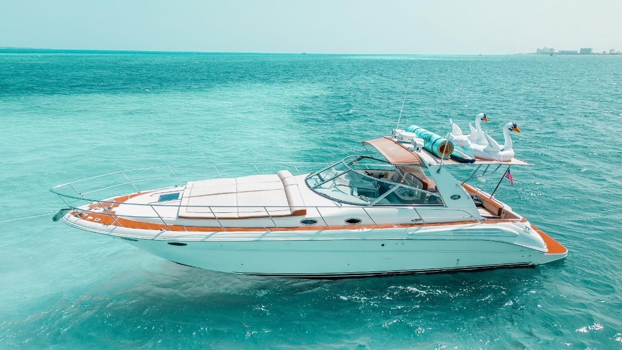 Senorita Cancun charter