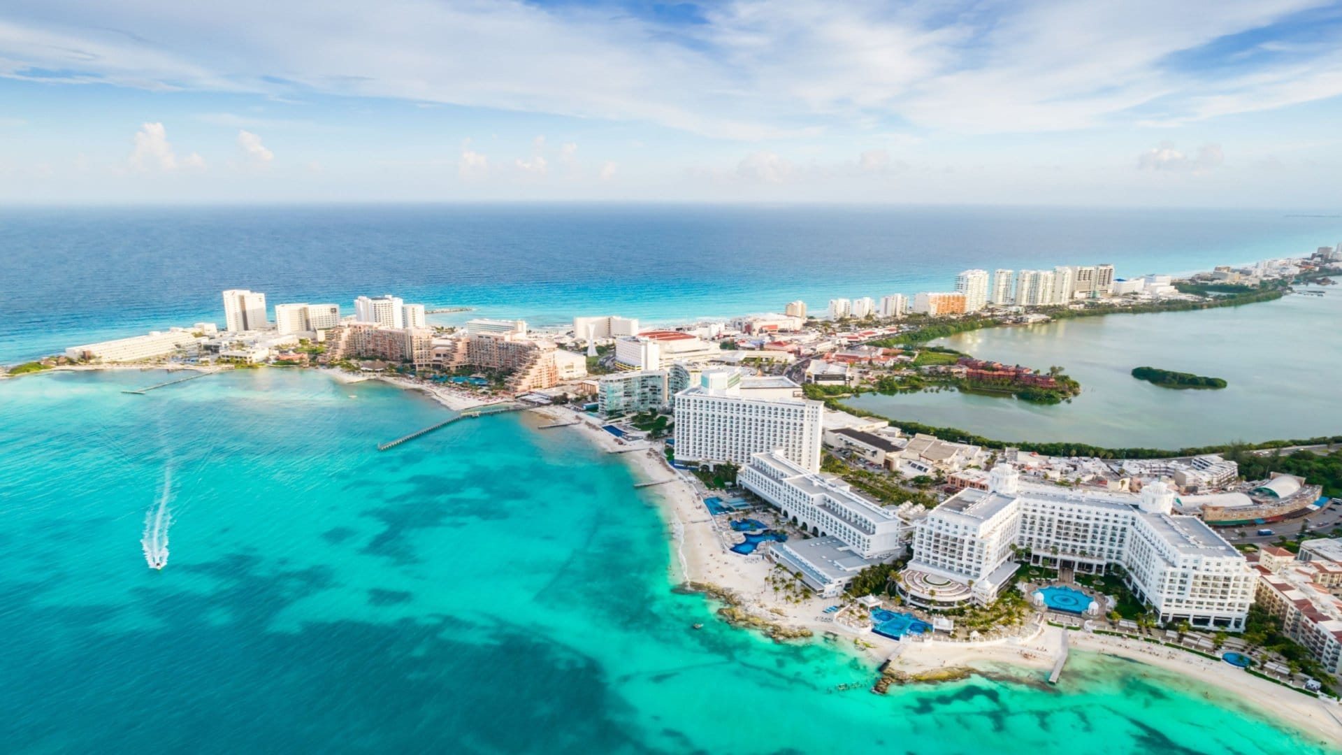 Luxury yacht rentals in Cancún and Isla Mujeres